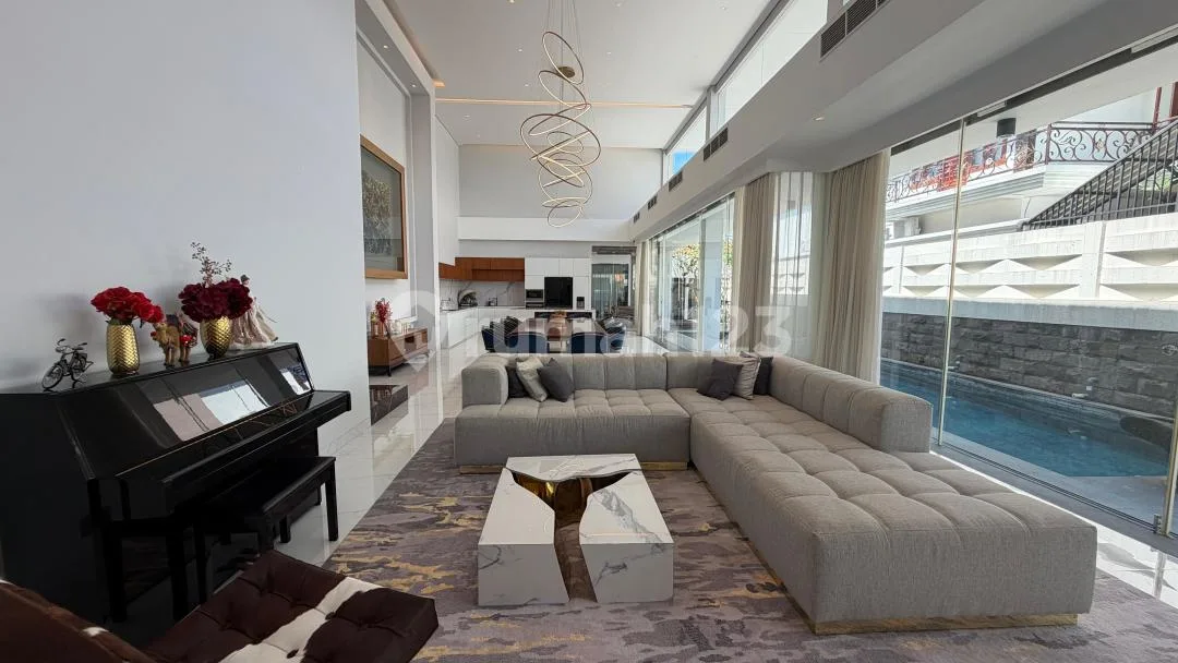 Exclusive Luxury Villa For Lease - Image 1 of 4