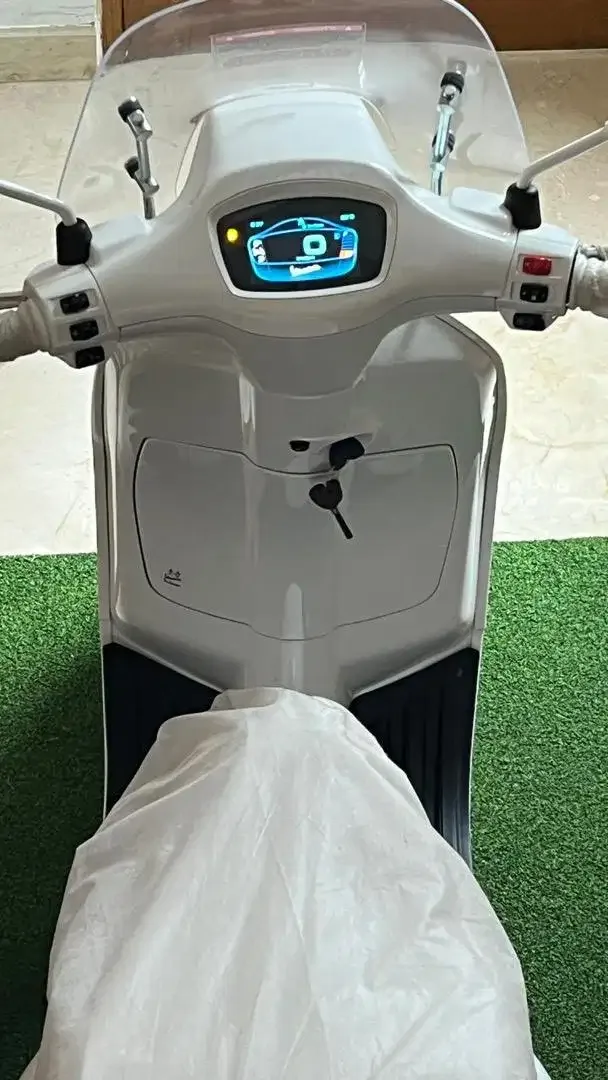 Vespa Justin. Bieber - Image 9 of 10