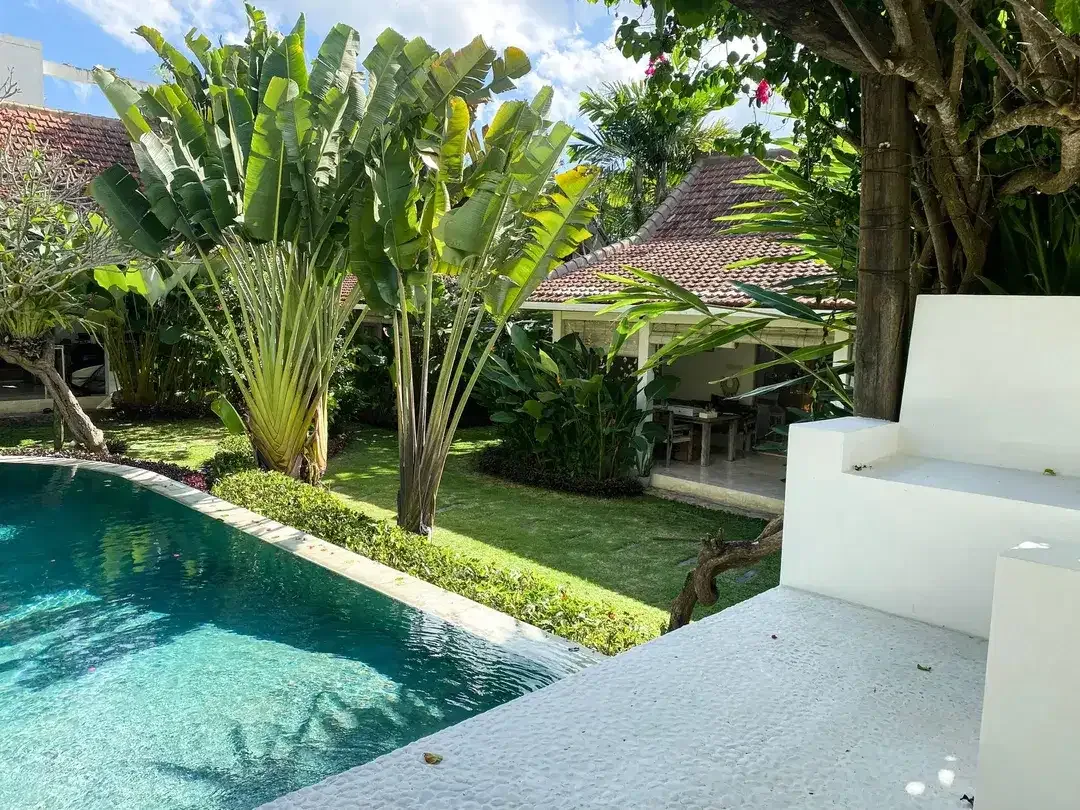 Freehold - Tropical Oasis Private Villa, Taman & Kolam Renang Canggu - Image 2 of 9