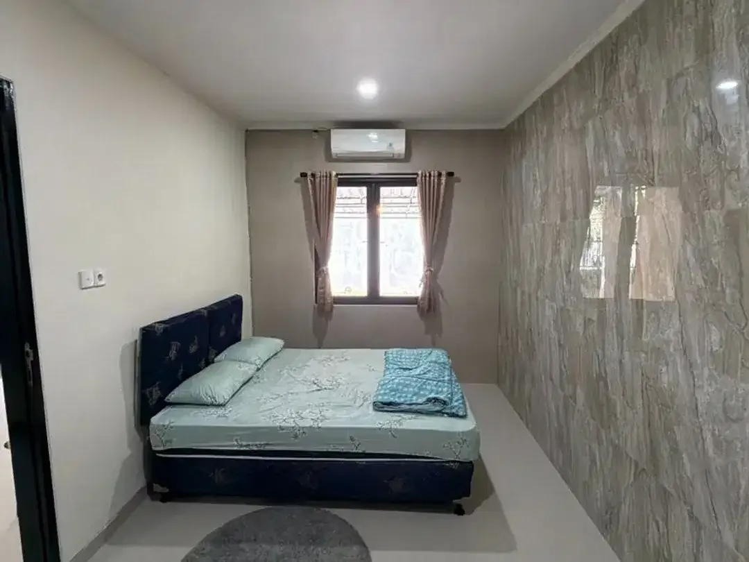 Rumah Siap Huni dengan 3 Kamar Tidur Dijual di Sanur, Dekat Pantai - Image 3 of 5