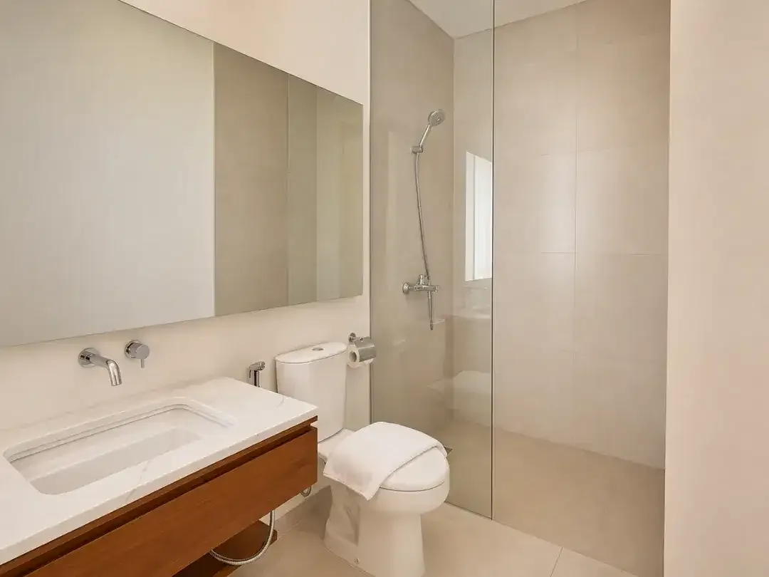 Brand New 4 Bedroom Freehold Luxury Villa in Renon - Image 8 of 10