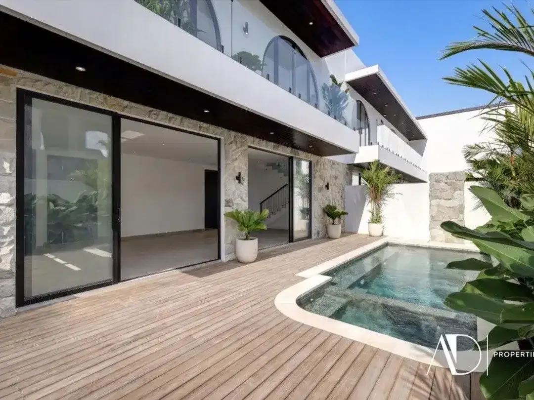 LEASEHOLD | CONTEMPORARY TROPICAL VILLA WITH PRIVATE POOL IN CANGGU - Image 1 of 10