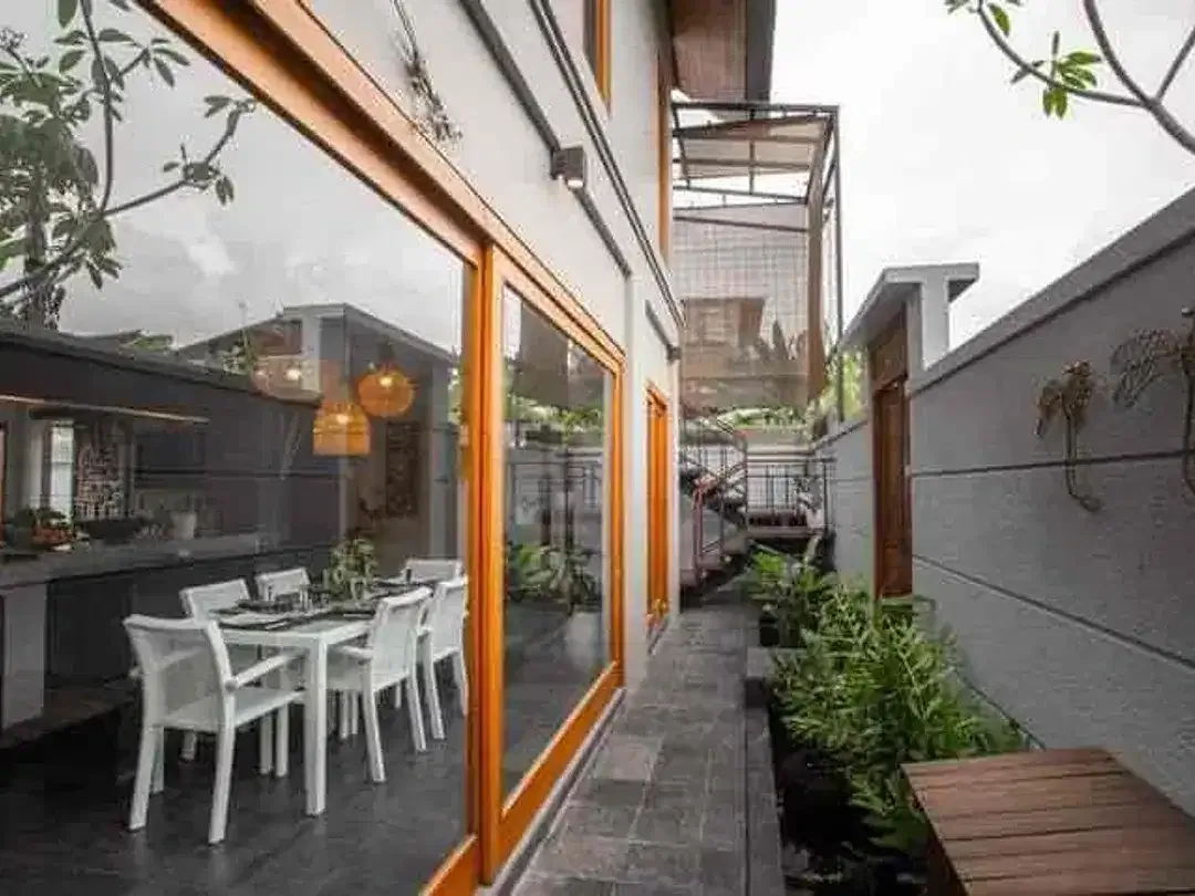 For Sale : Modern Villa Ricefield View In Central Berawa Canggu - Image 1 of 10