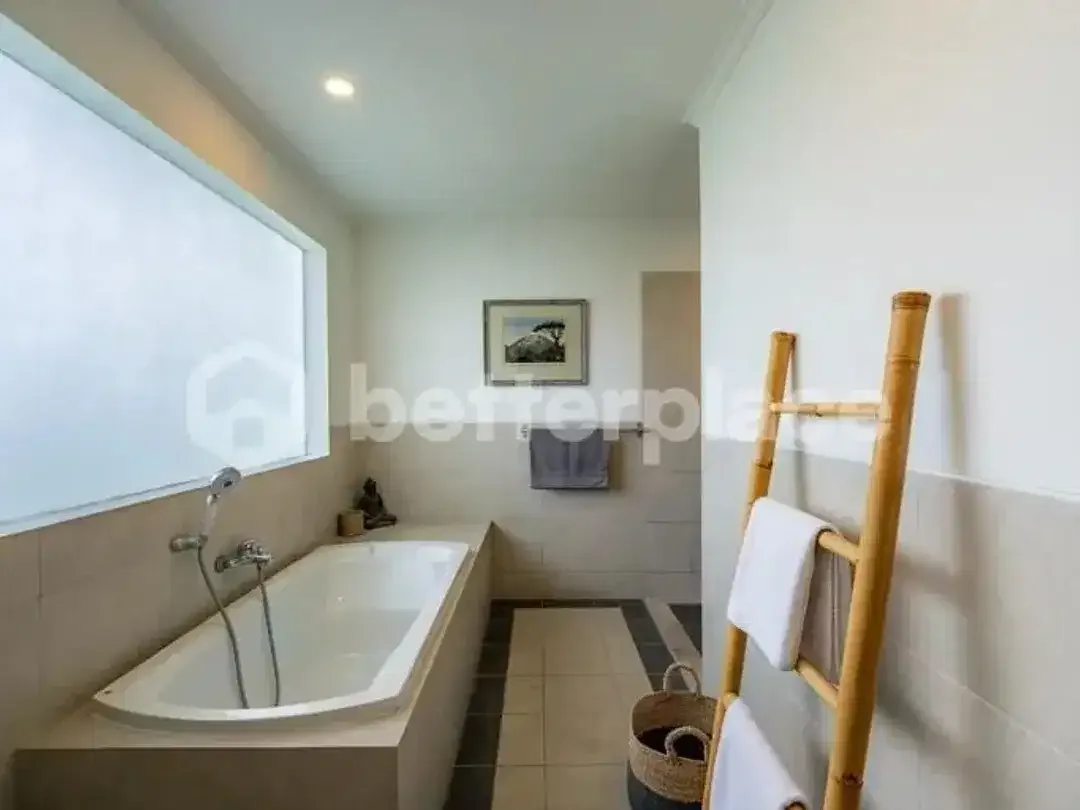 Modern Balinese Villa in Peaceful Canggu - Berawa 4 Bedrooms with Charming Design - Image 10 of 10