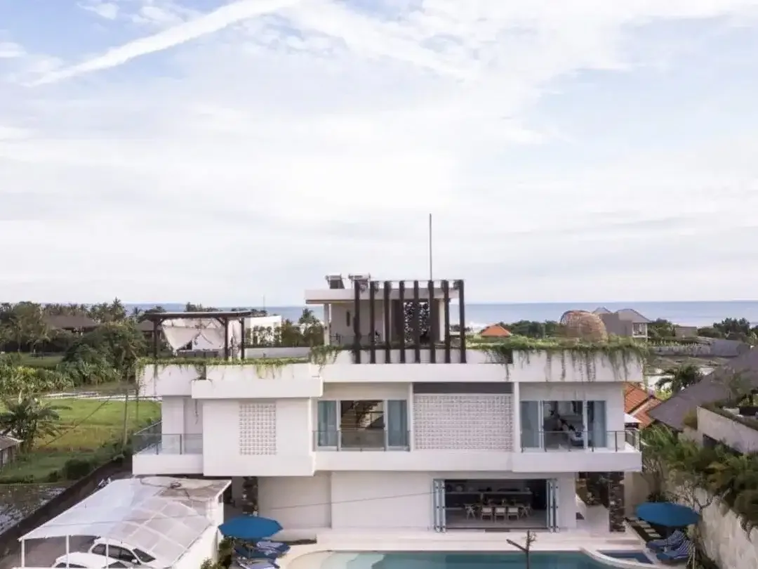 VILLA MEWAH VIEW RICE FIELF & SEA Di PANTAI MANGENING BALI - Image 1 of 7