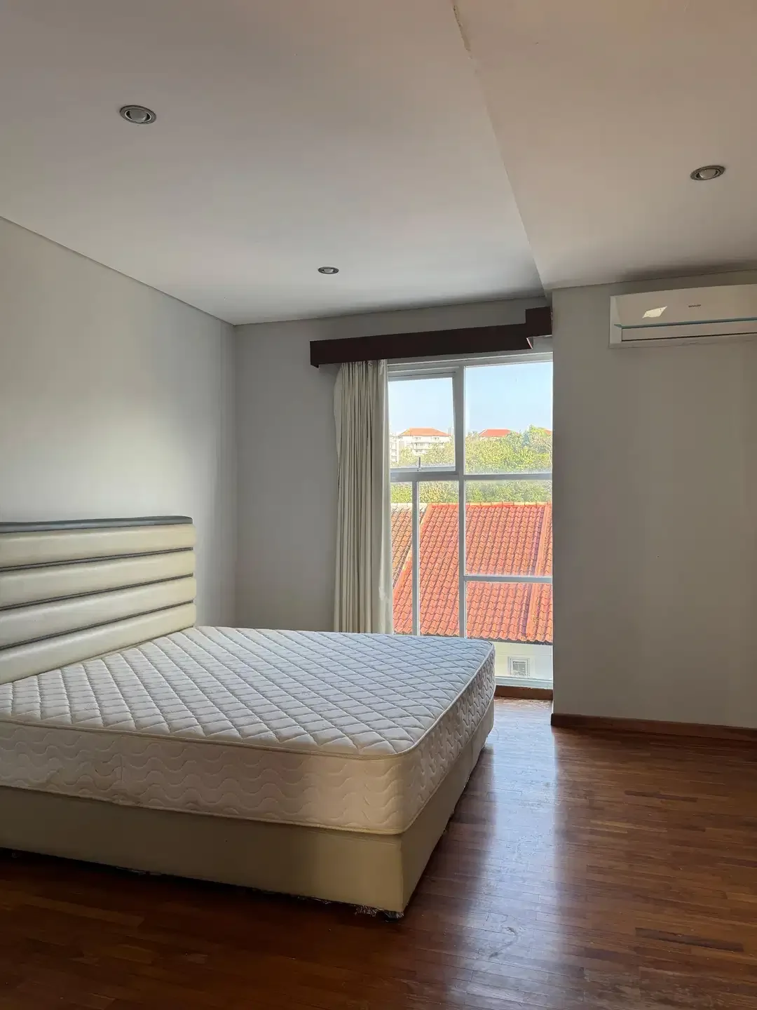 HARUS LAKU CEPAT RUMAH STRATEGIS FURNISHED with POOL NUSA DUA BADUNG BALI - Image 9 of 10