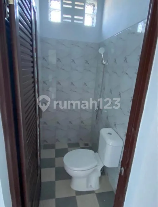 Dikontrakan Rumah 2 Lantai 2 Kamar Tidur Area Serangan - Image 4 of 4