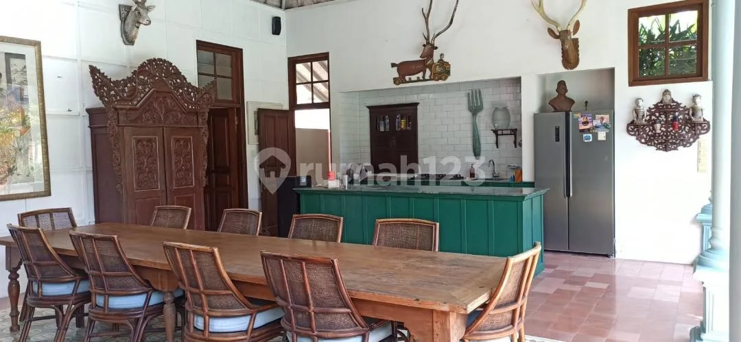 Seminyak 2 Bedroom Tropical Antique Villa With Spacious Garden - Image 4 of 4