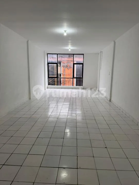 Ruko,Dijual Ruko 3 Lantai SHM di Jl. Diponegoro Denpasar Barat - Lokasi Strategis - Image 3 of 4