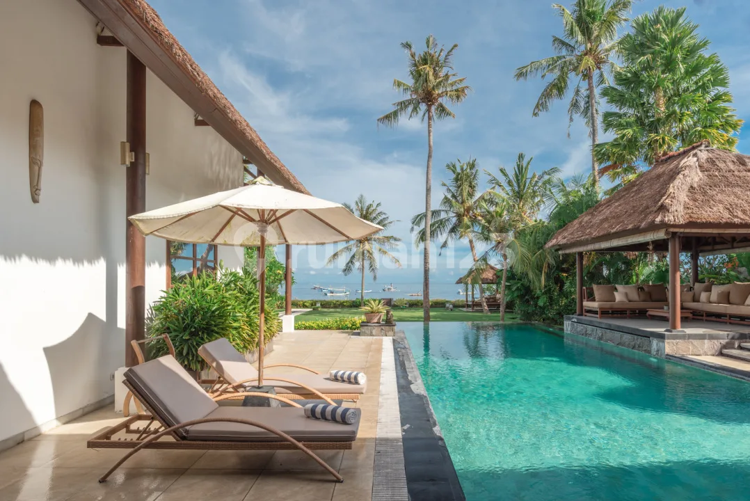 Villa Tepi Pantai 4 Kamar Taman Luas Dekat Lovina Buleleng Bali SHM - Image 1 of 4