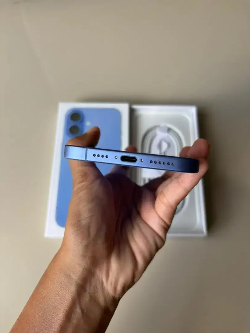 iPhone 16 Plus Ultramarine 128GB inter all operator - Image 7 of 7