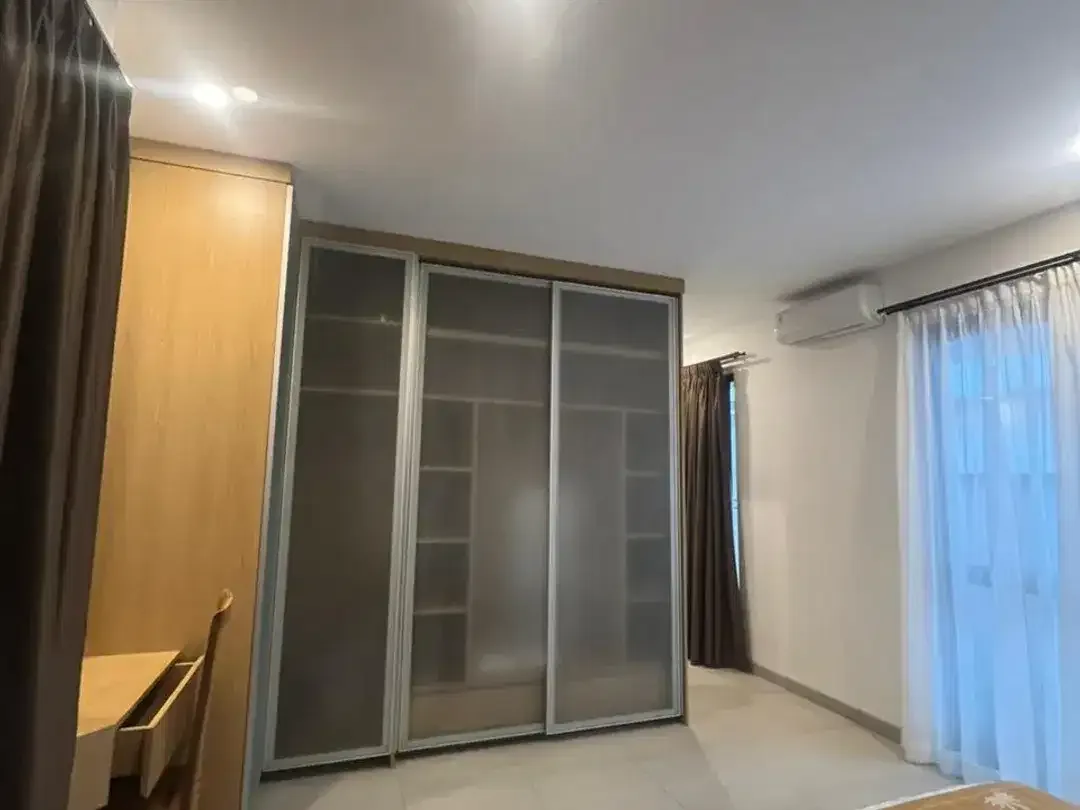 Tropical 2 bedroom Villa In Kerobokan for Rent - Image 4 of 10