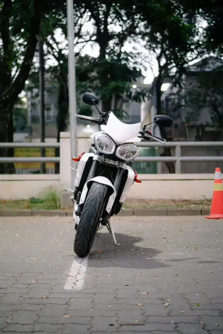 Triumph Street Triple 675 2015 white full mulus no minus - Image 8 of 10