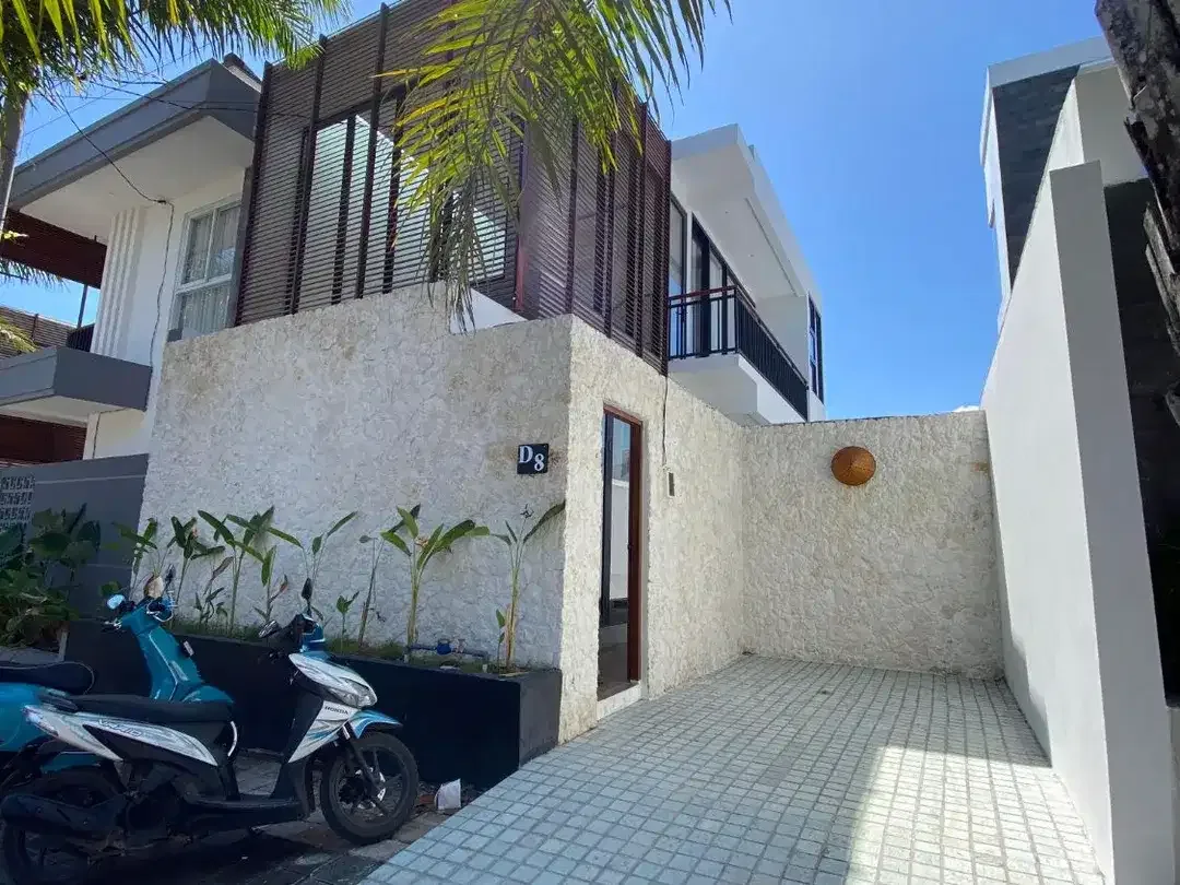 Villa Tropical Minimalis Kawasan Cluster Elite Nusa Dua Dekat Pantai Pandawa - Image 2 of 10