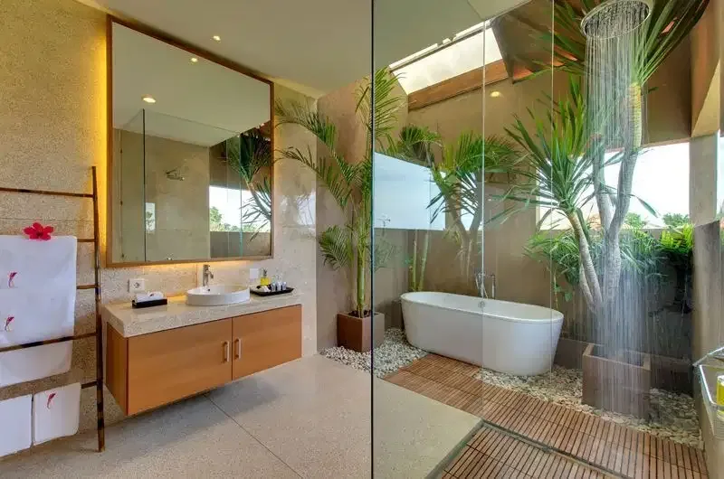 Villa Mewah 2 Unit Lokasi Premium Dekat Pantai Seminyak Bali - Image 3 of 10