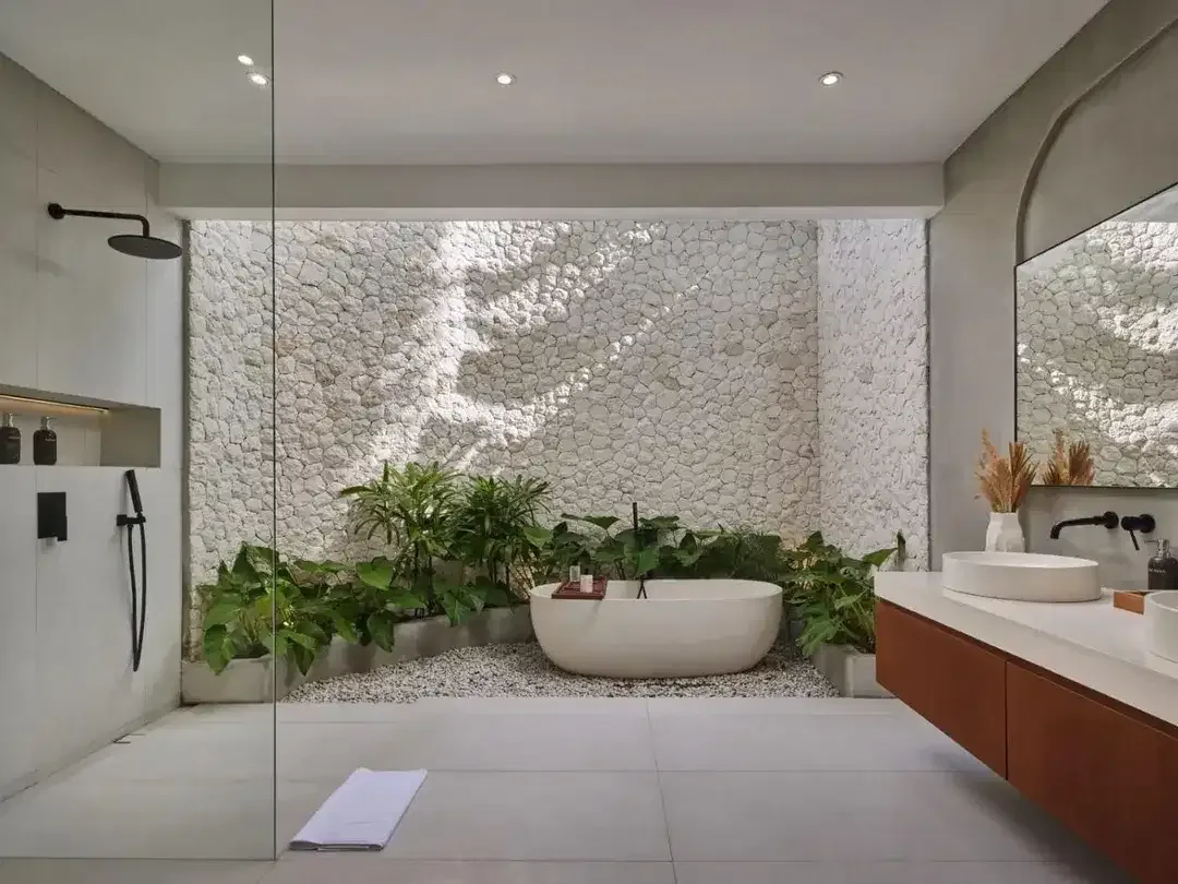 A RARE OCEAN-VIEW 5-BEDROOM LUXURY VILLA IN PERERENAN - Image 1 of 10