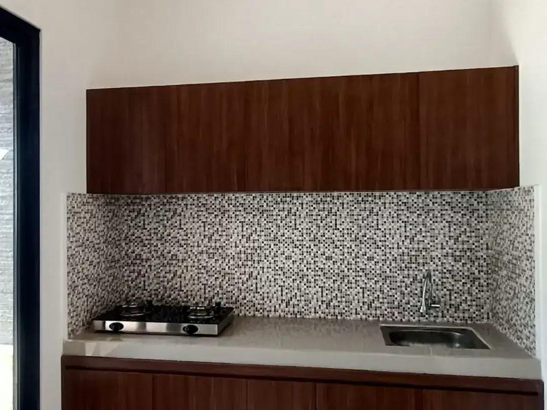 Dijual Rumah Siap Huni di Lokasi Strategis - Semi-Furnished! - Image 7 of 10