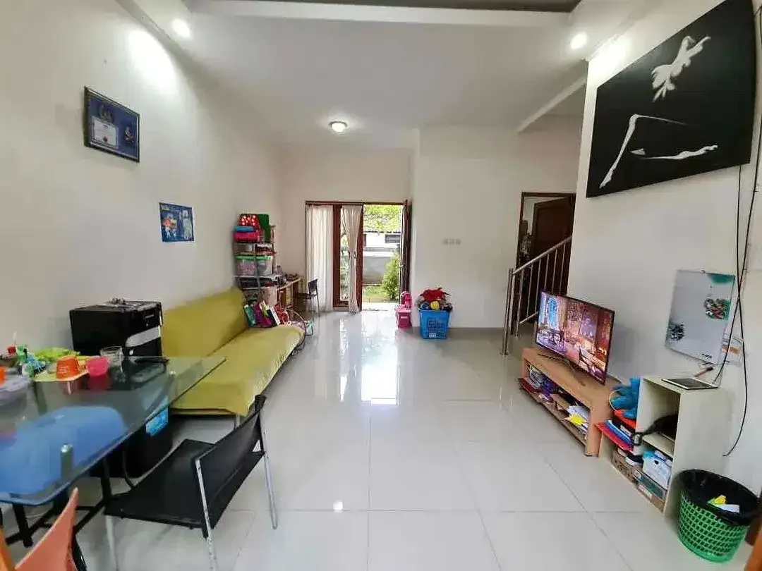 Rumah Modern Minimalis di Lingkungan Perumahan yg tenang namun sangat strategis - Image 8 of 10