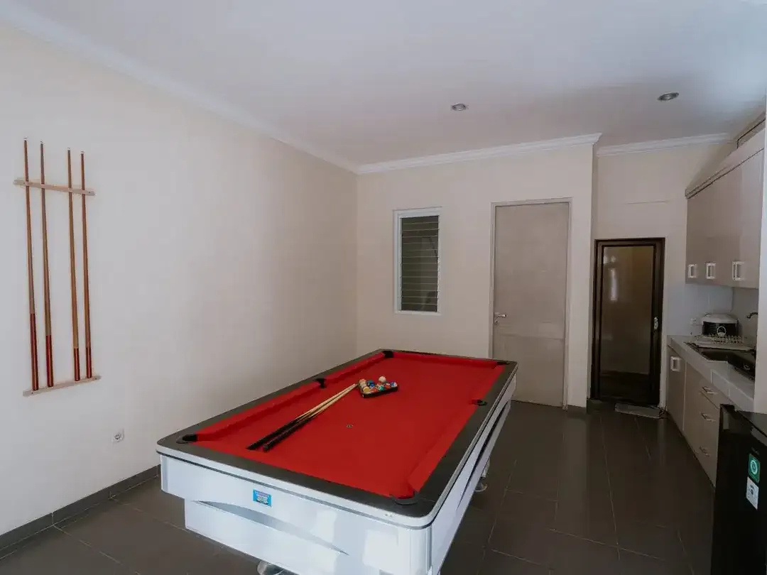 Prime location!! Premium 3 Bedroom Villa for Rent in Petitenget, Only Minutes to Seminyak Beach - Available to visit after 8 Feb - Image 4 of 10