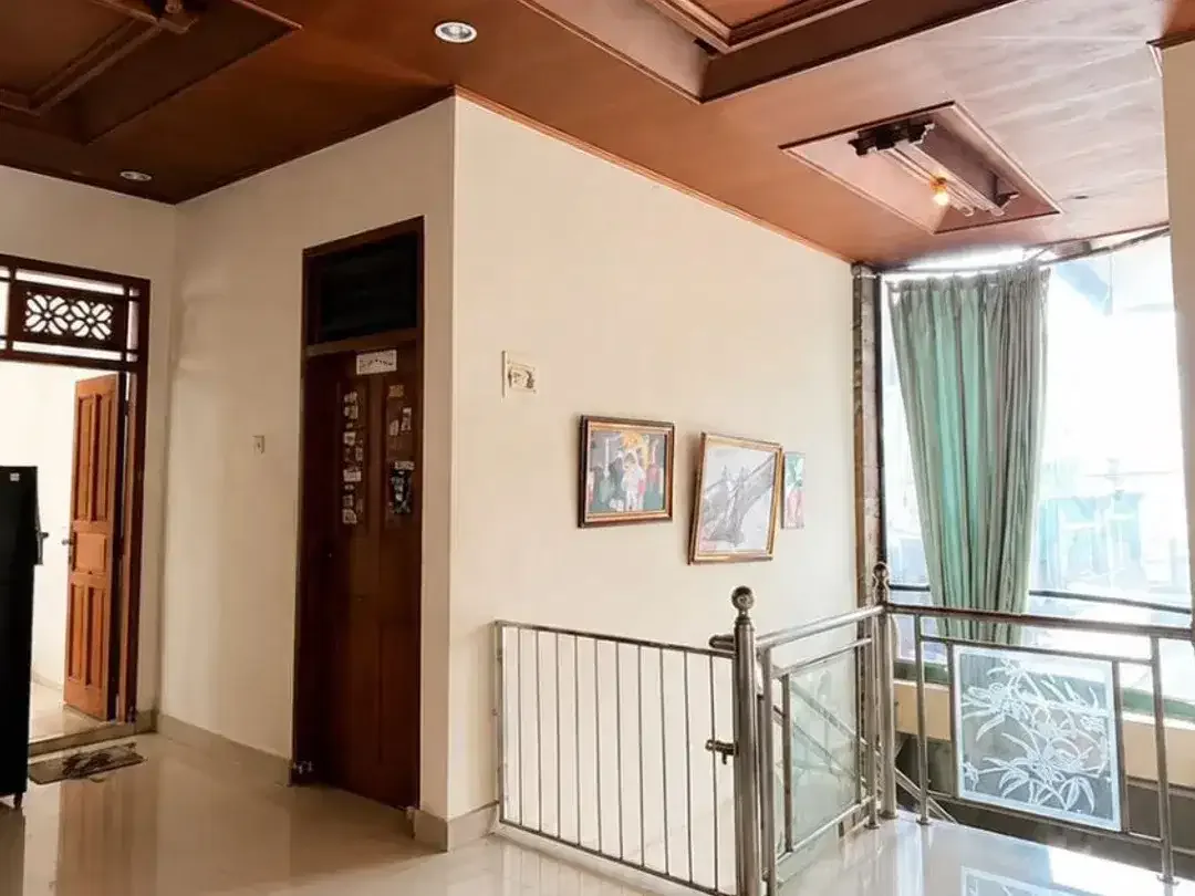 Rumah 2 Lantai 6 Kamar Tidur SHM Dijual di Cargo, Denpasar Utara - Image 6 of 6
