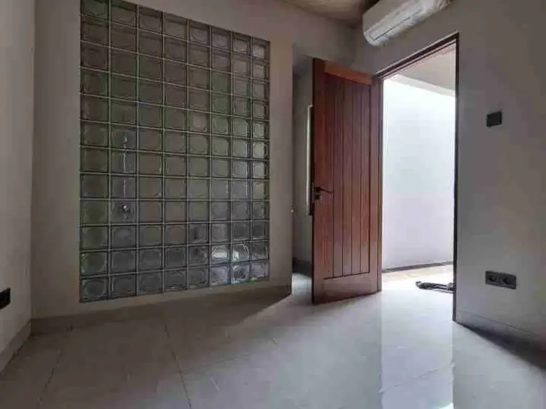 Rumah Baru 1,5 Lantai Minimalis di Gunung Salak Kerobokan - Image 4 of 10