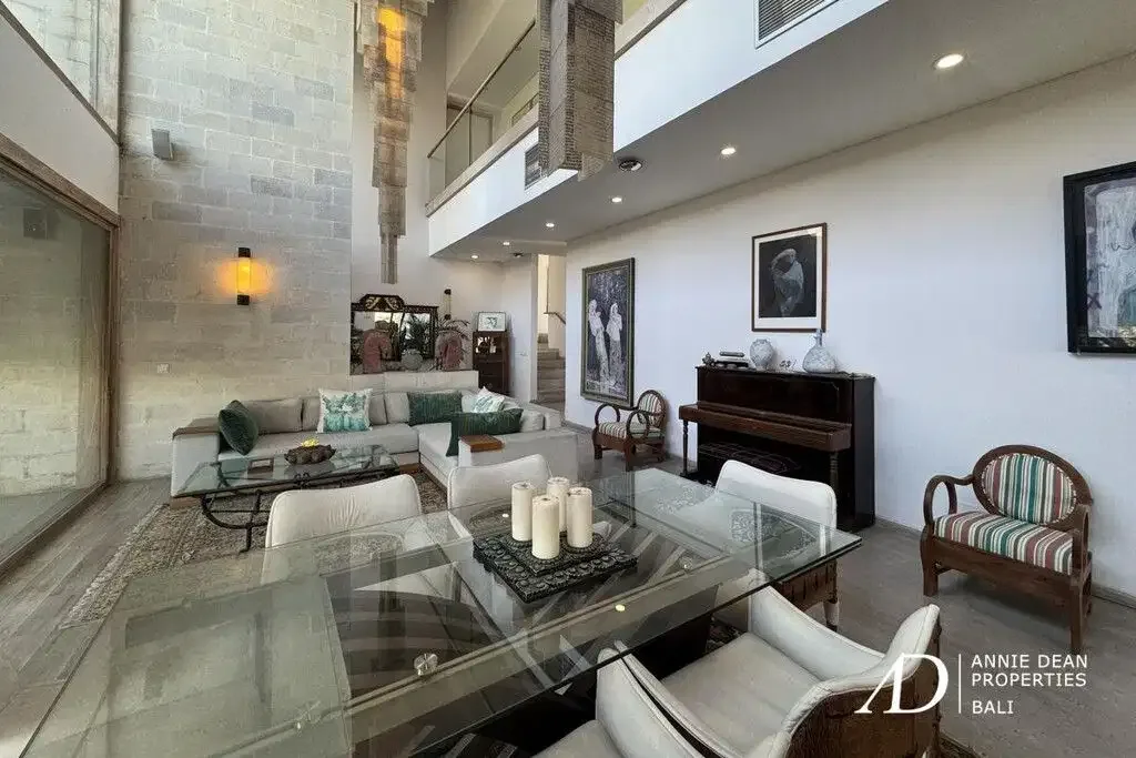 FREEHOLD | CLASSIC MODERN VILLA WALK TO THE BEACH IN CEMAGI - Image 9 of 10