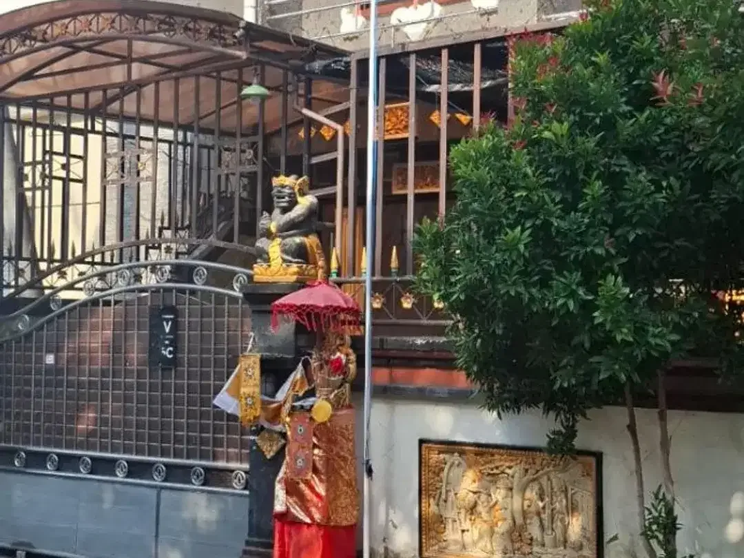Di jual rumah lantai 2 jalan Mohyamin Renon  lokasi strategis jantung kota Renon - Image 2 of 9