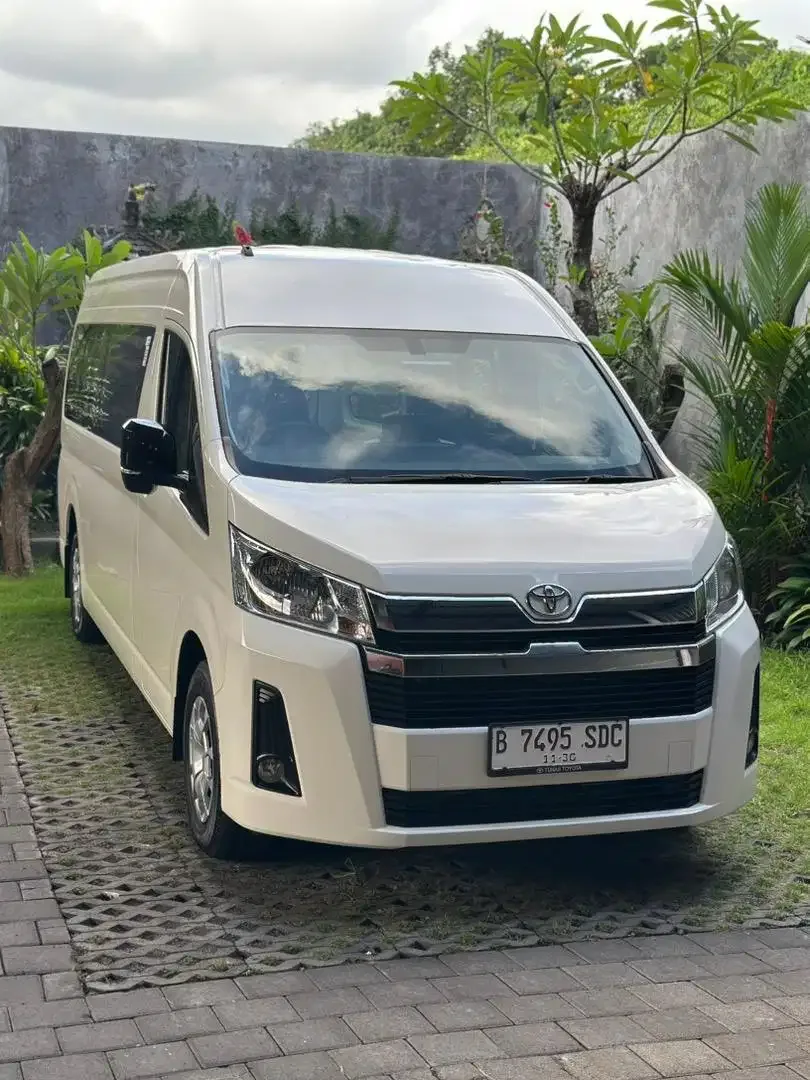 Toyota HIACE PREMIO 2025 MANUAL DIESEL NOL KILOMETER TANPA INDENT - Image 1 of 10