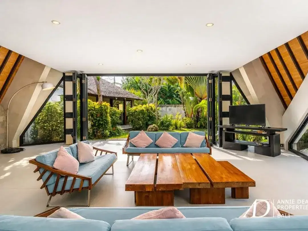 FREEHOLD 4-BEDROOM VILLA WITH UNIQUE ARCHITECTURE IN PADONAN - Image 6 of 10