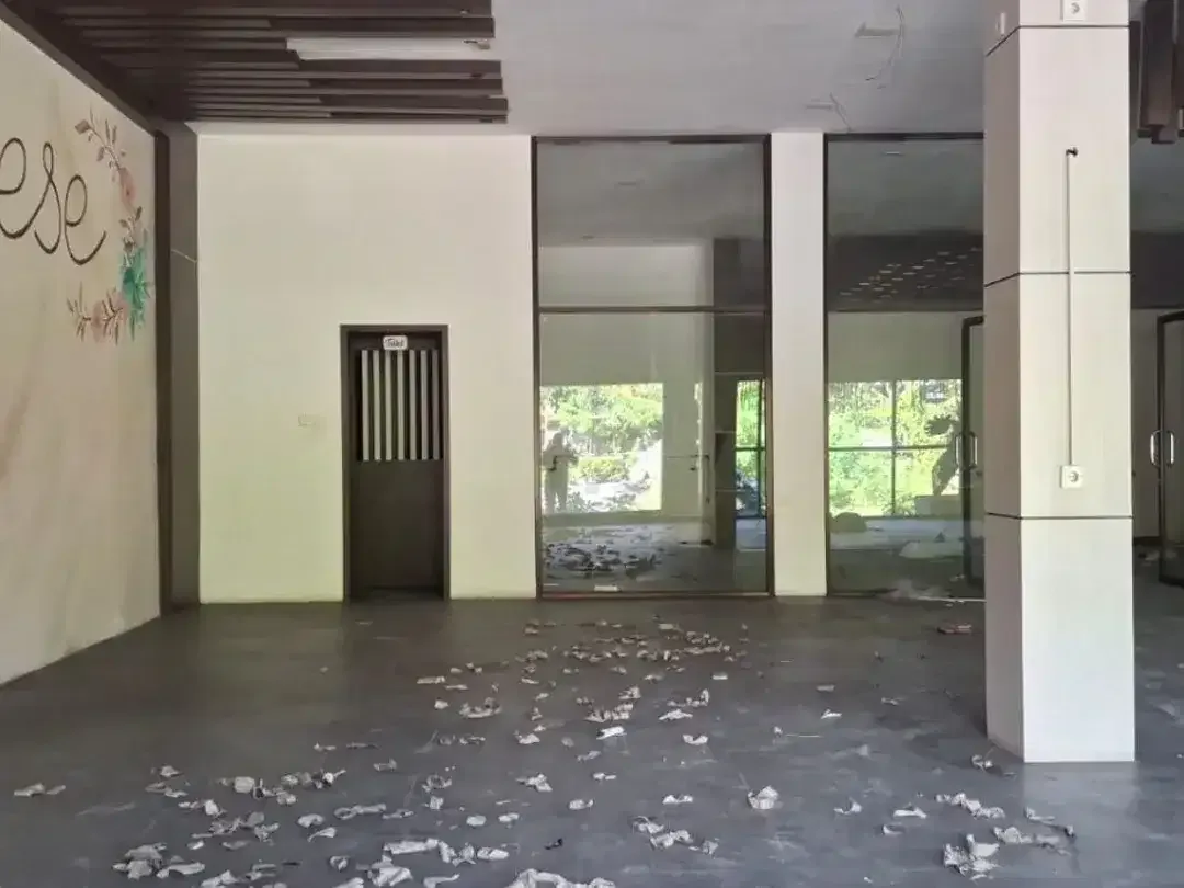 Disewakan ruko kantor EXOTIC semi furnished jalan utama by pass Tuban dekat airport Ngurah Rai, Bali - Image 4 of 10