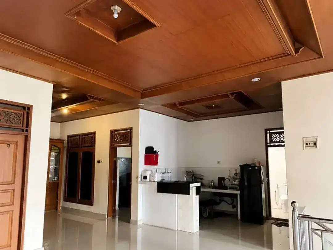 Rumah 2 Lantai 6 Kamar Tidur SHM Dijual di Cargo, Denpasar Utara - Image 3 of 6