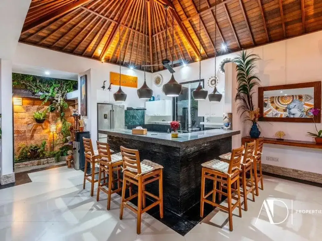 MOTIVATED SELLER | LEASEHOLD 40-YEAR 5-BEDROOM VILLA IN KEROBOKAN - Image 9 of 10