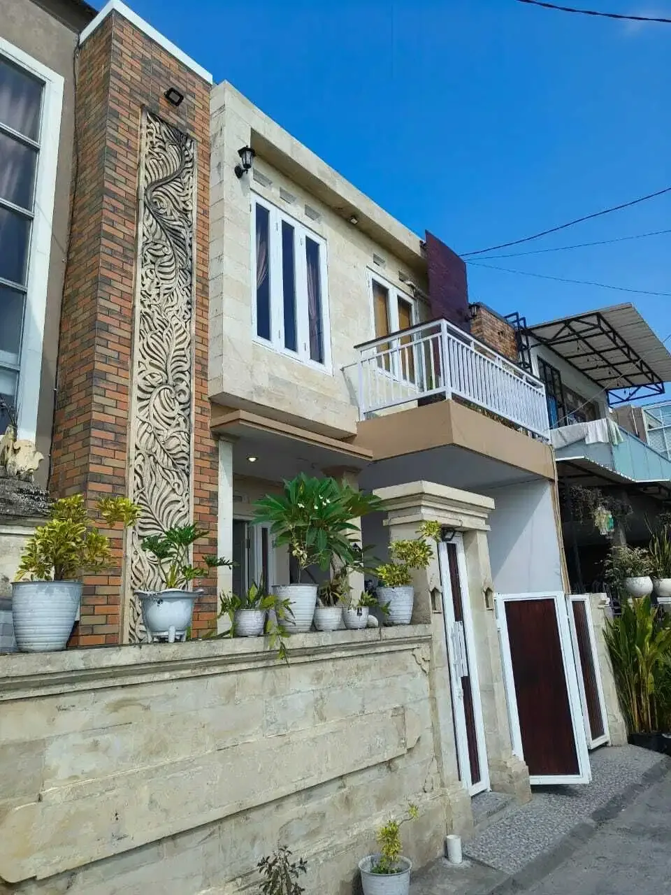 RUMAH MINIMALIS 2 LT KAWASAN PENDUDUK DENPASAR SELATAN - Image 1 of 9