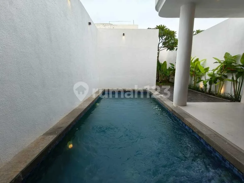 Villa Baru Modern Style Dekat Plaza Renon dan Pantai Sanur - Image 1 of 4