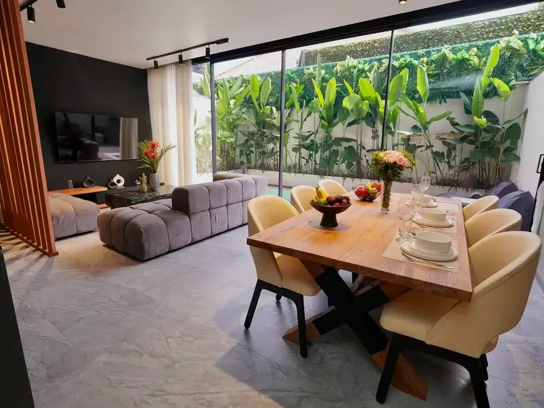 Vila siap pakai di pusat kawasan dengan status komersial dan potensi sewa tinggi! - Image 1 of 10