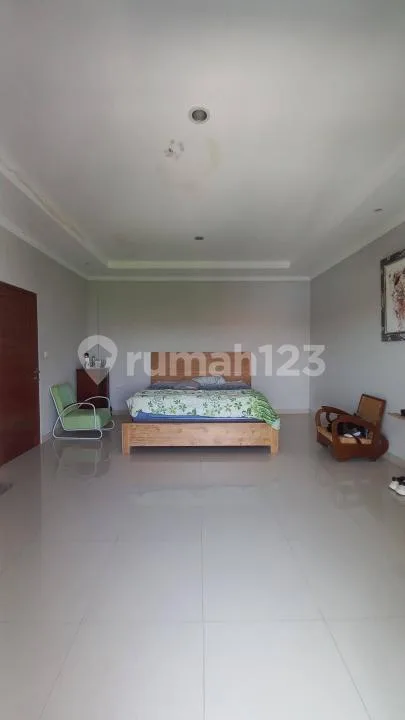 Villa Furnished 3 Lantai Kolam Renang di Legian - Image 1 of 4