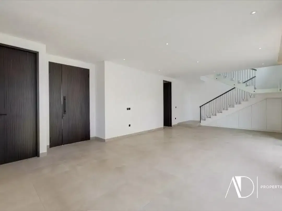 LEASEHOLD | CONTEMPORARY TROPICAL VILLA WITH PRIVATE POOL IN CANGGU - Image 3 of 10