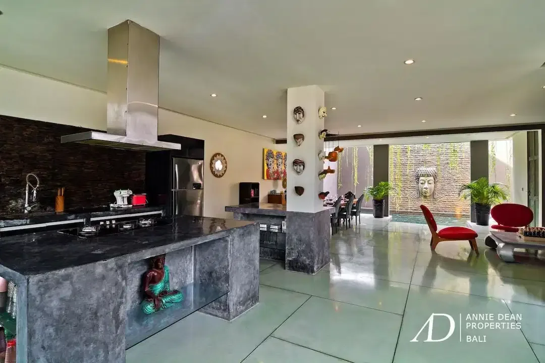 FREEHOLD VILLA WITH COMMERCIAL POTENTIAL IN PETITENGET - Image 8 of 10