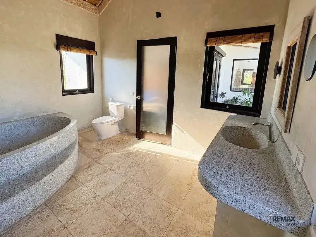 6 Bedrooms Villa For Leasehold 12 Years at Canggu,  Jalan Kaki Echo Beach - Image 5 of 9
