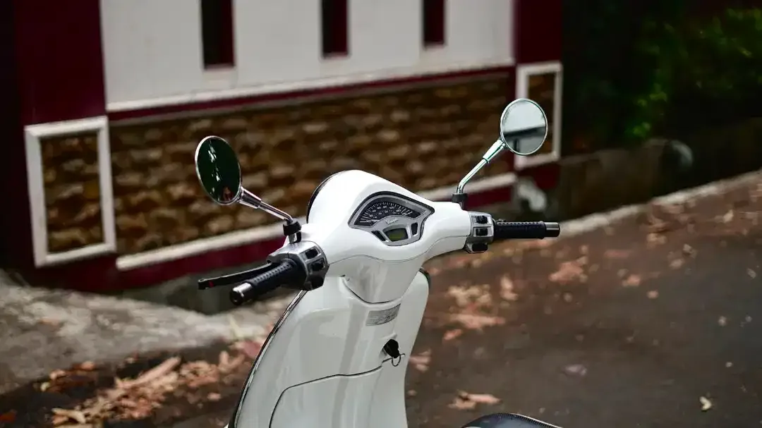 VESPA PRIMAVERA 150 3V 2015 PUTIH MODIF - TERMURAH SEINDONESIA - Image 3 of 8
