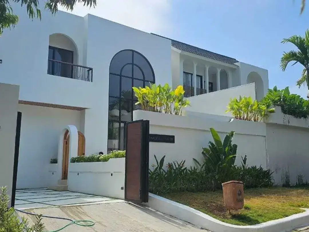 Brand new villa with tropical luxury style for sale in Pecatu, Bali - Image 1 of 9
