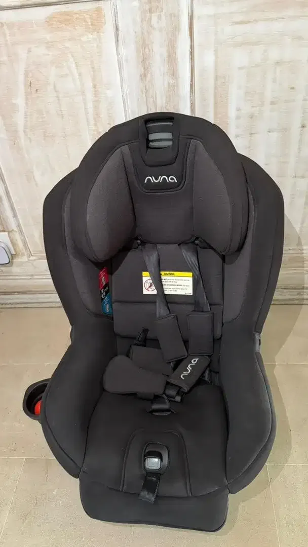 Preloved Car Seat Nuna warna Hitam - Image 1 of 4