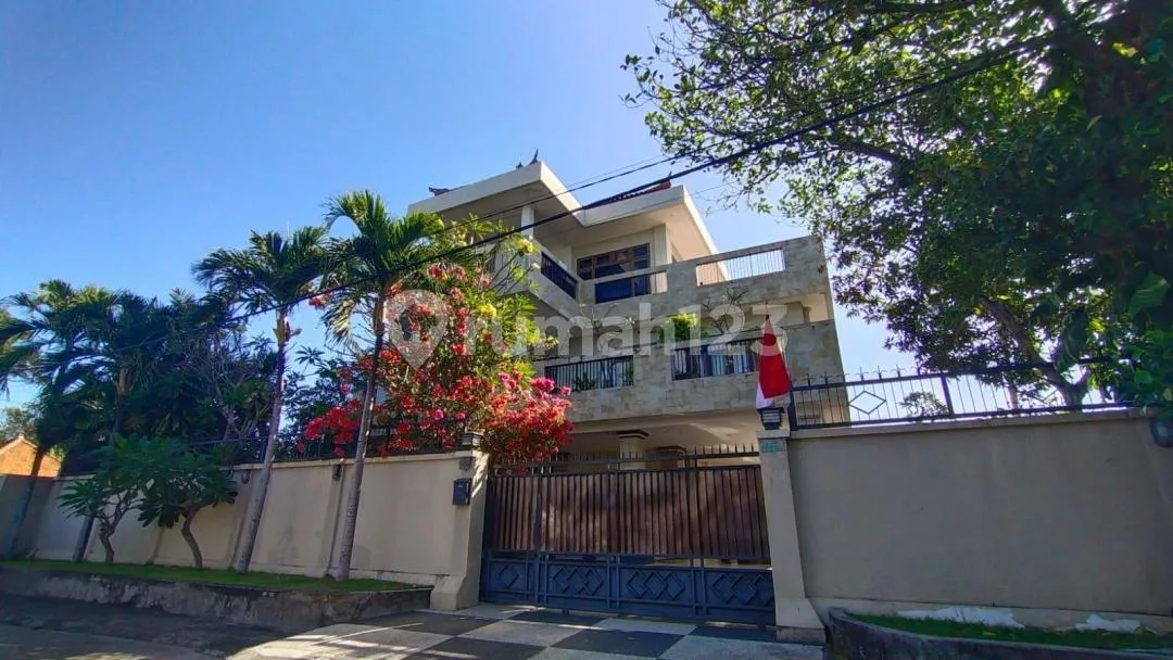 Rumah Mewah Murah Full Furnished Dekat Pantai Gianyar Denpasar - Image 1 of 4