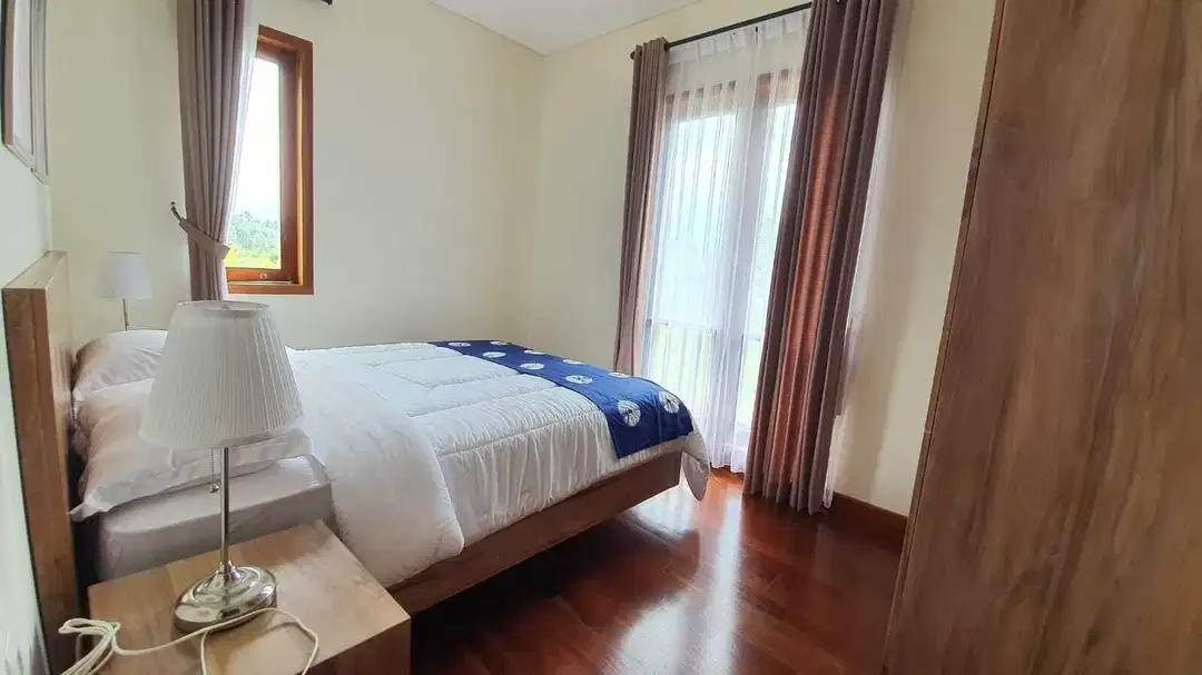 Villa fully furnished in Ubud with rice field view - Image 5 of 10