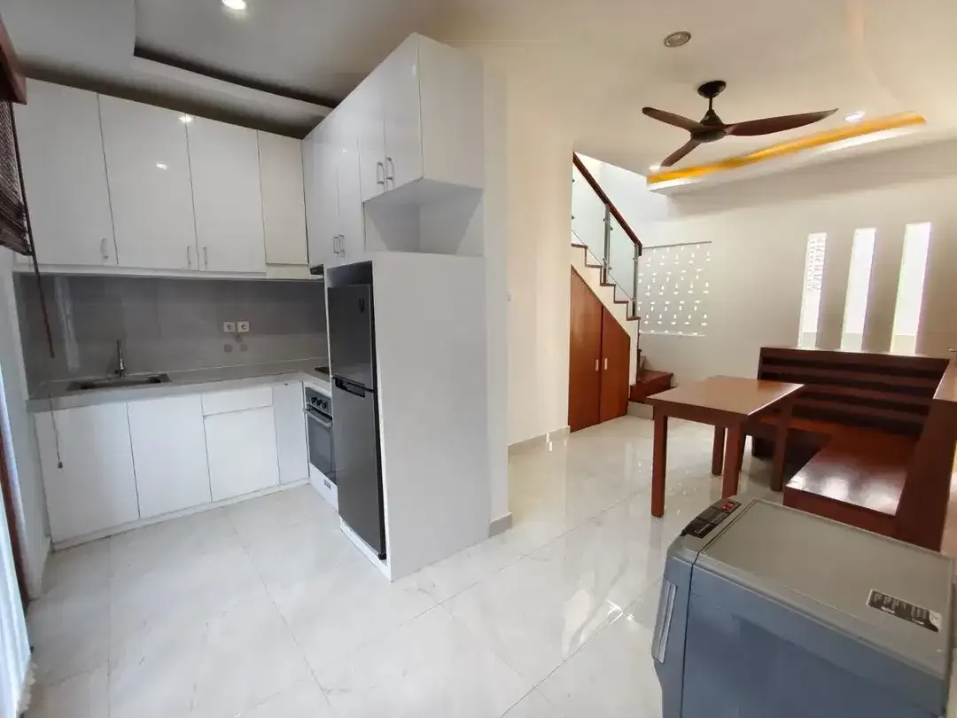 villa 2 lantai di nusa dua,furnish, lokasi strategis,dkt gerbang tol nusa dua - Image 3 of 10