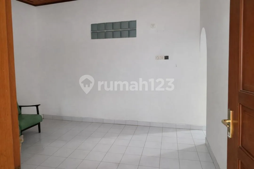 Rumah Semi Furnished Kawasan Mahendradatta Denpasar - Image 3 of 4