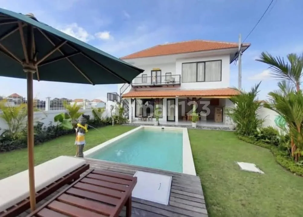 Villa Lengkap Lokasi Strategis View Sawah Dekat Pantai di Munggu - Image 2 of 4