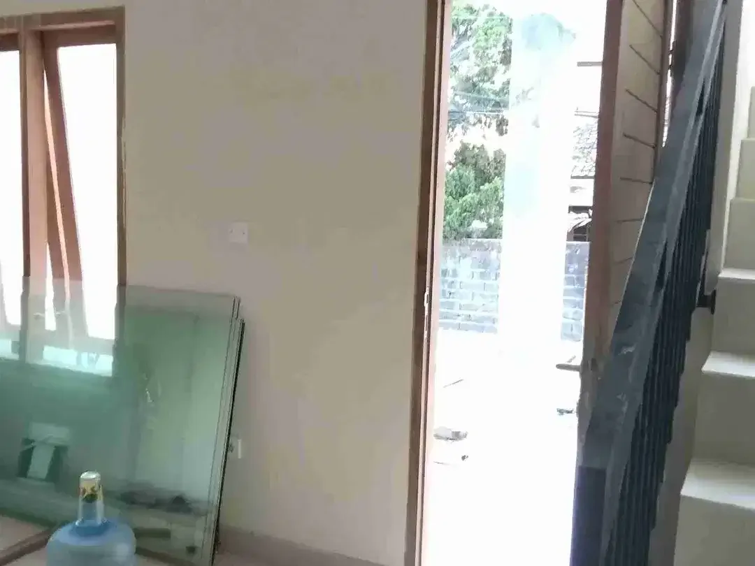 Dijual 3 unit rumah baru tahap finishing sudah 90%
Lokasi dekat pusat kota Denpasar
jalan gunung andakasa padangsambian - Image 9 of 10