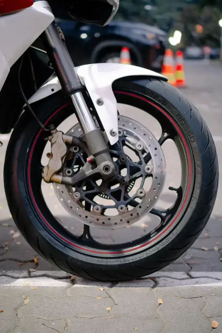 Triumph Street Triple 675 2015 white full mulus no minus - Image 9 of 10