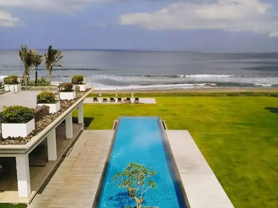 LUXURY VILLA BEACH FRONT SEMINYAK BALI. - Image 8 of 10